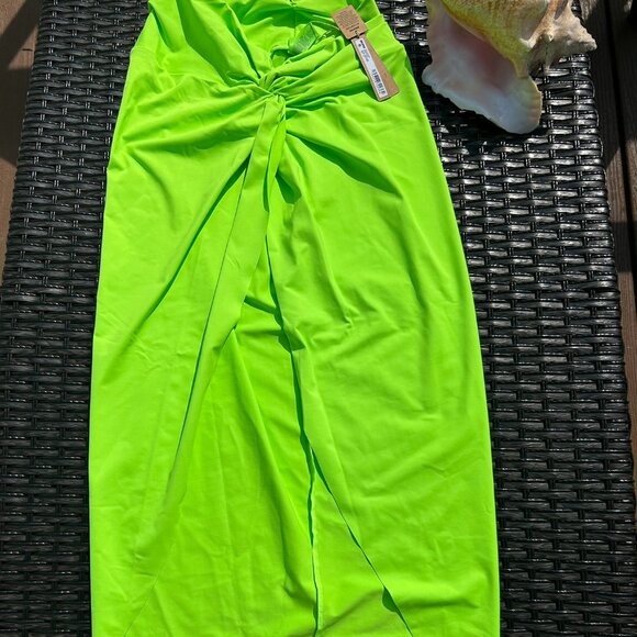 Ladies SKIMS Swim Sarong Skirt Neon Green Size Medium NWT - Picture 1 of 3